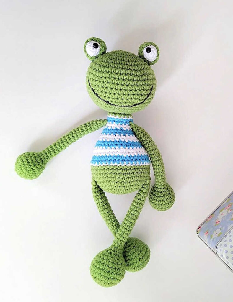 Amigurumi Sweater Frog Free Pattern